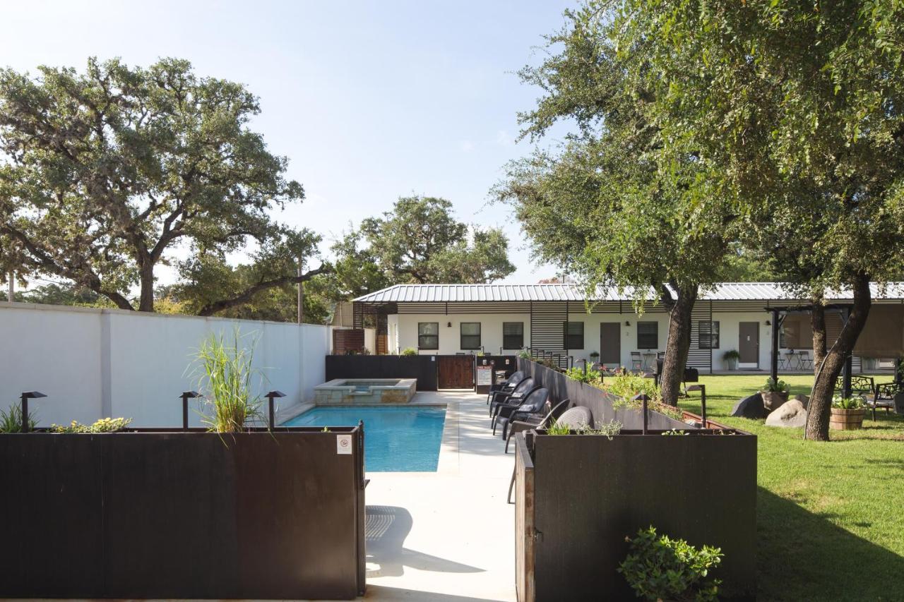 Hotel Flora And Fauna Wimberley Exterior photo