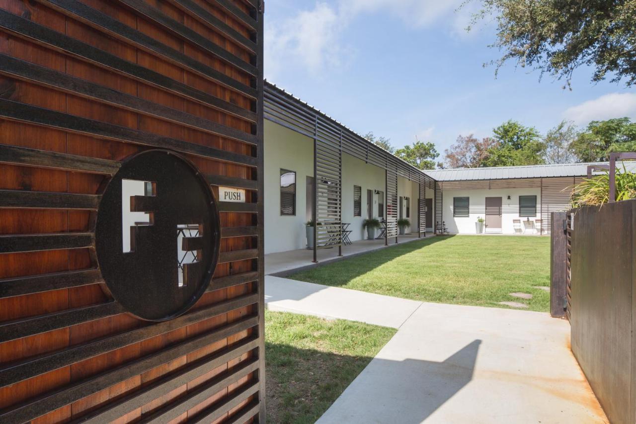 Hotel Flora And Fauna Wimberley Exterior photo