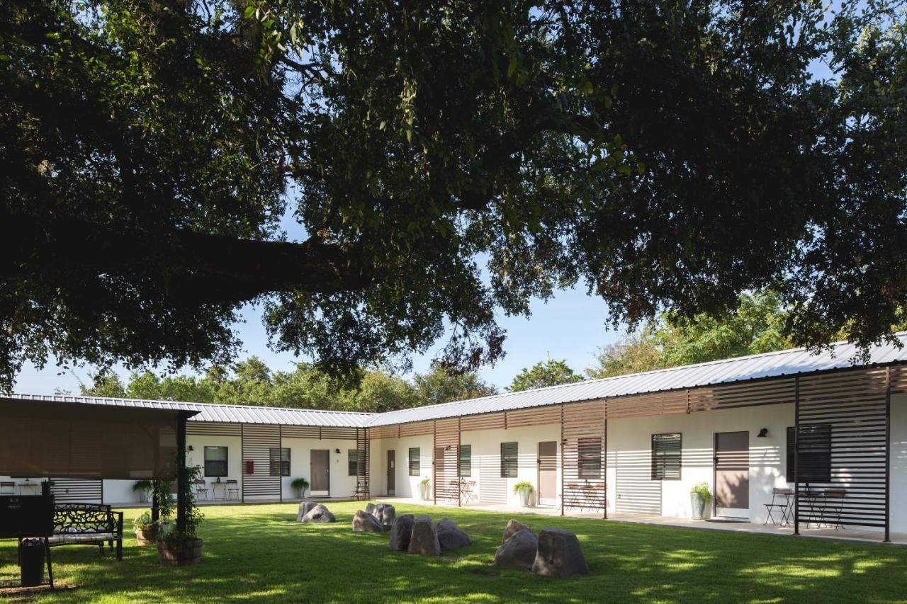 Hotel Flora And Fauna Wimberley Exterior photo