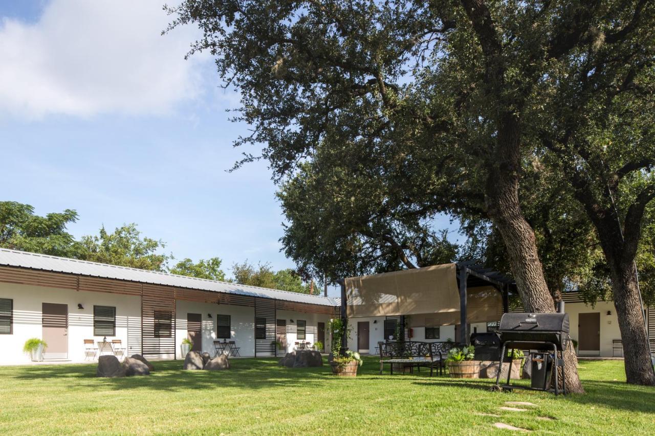 Hotel Flora And Fauna Wimberley Exterior photo