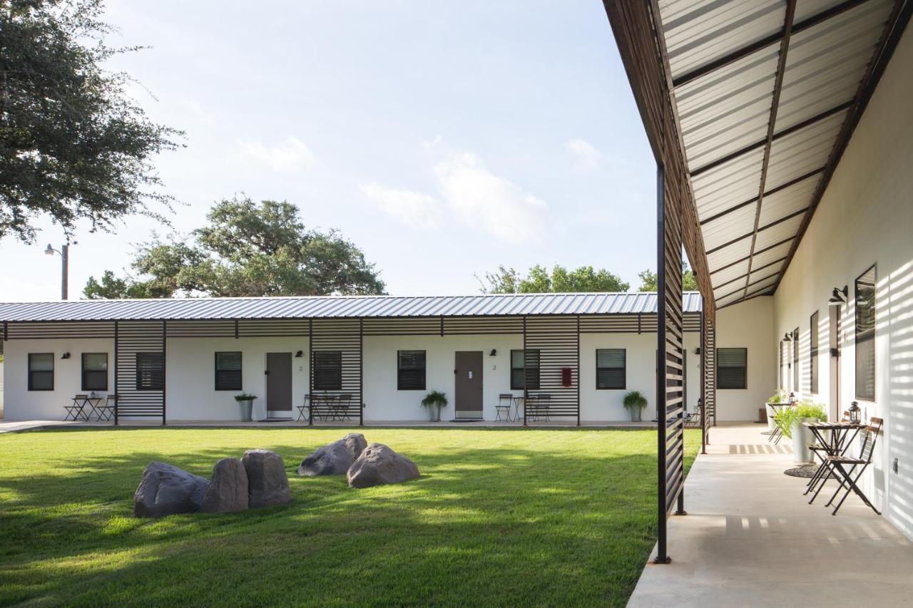 Hotel Flora And Fauna Wimberley Exterior photo